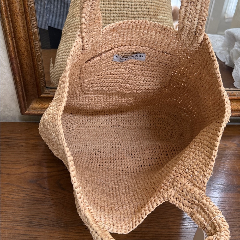 Straw Studios Woven Handcrafted Straw 100% Raffia Tote Bag. - Picture 7 of 8
